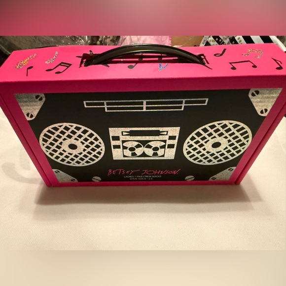 Betsey Johnson Woman’s 7pk Low Cut Socks Pink Boom Box Gift Cassette Tape NWT - Picture 3 of 5